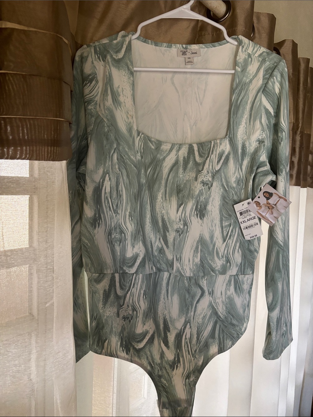Long Sleeve Scoop Neck Bodysuit in Sage Marble Print